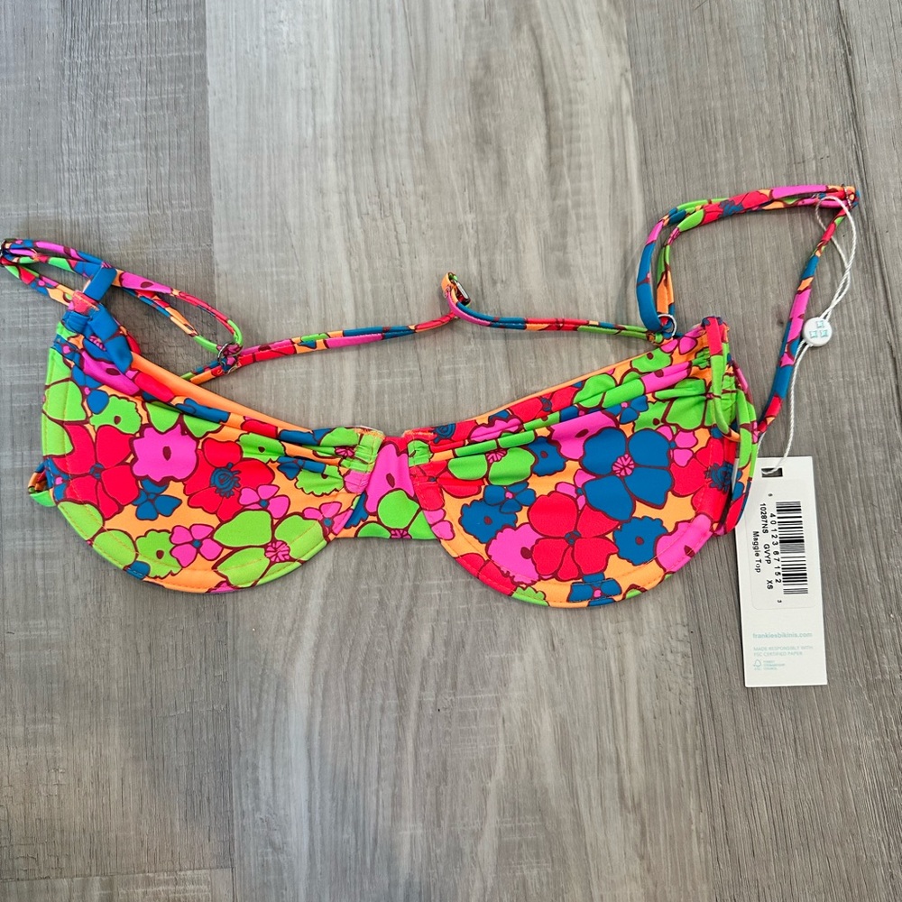 Frankie’s Bikinis Maggie top